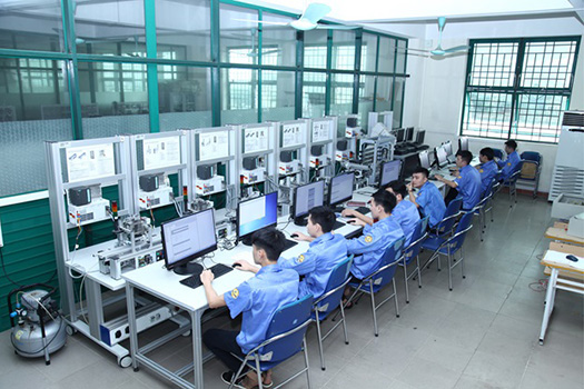 Phòng thực hành cơ điện tử