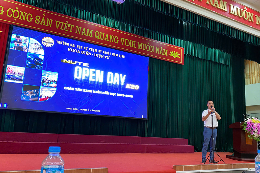 Thầy Nguyễn Tiến Hưng – Giảng viên Khoa Điện – Điện tử đã giới thiệu chi tiết về các ngành đào tạo, cơ hội học tập và hướng phát triển nghề nghiệp.
