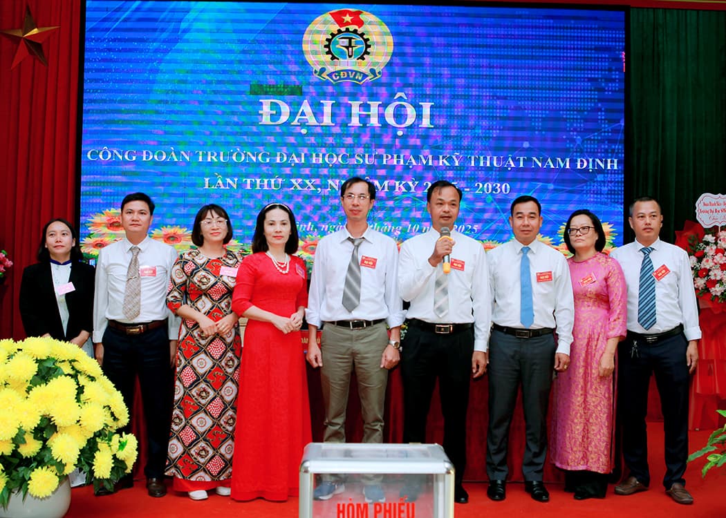 Ban Chấp hành Công đoàn Trường Đại học Sư phạm Kỹ thuật Nam Định  nhiệm kỳ 2025-2030 ra mắt và nhận nhiệm vụ.