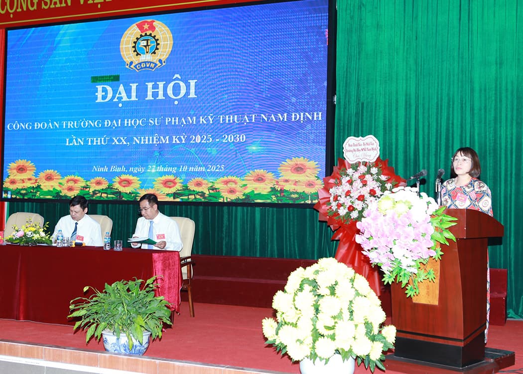 Đoàn Chủ tịch điều hành các nội dung quan trọng tại Đại hội.