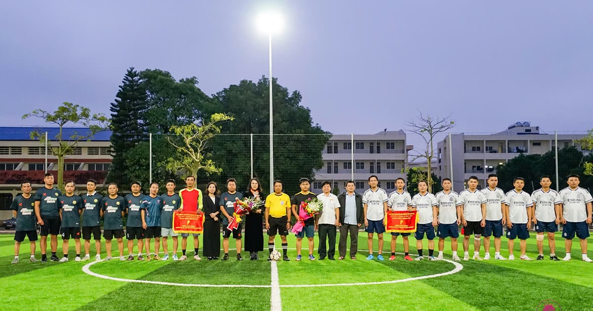Sôi nổi trận Giao lưu bóng đá giữa Trường Đại học Sư phạm Kỹ thuật Nam Định và Phường Thiên Trường