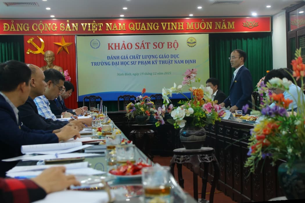 Đoàn chuyên gia VCEA - Đại học Vinh thực hiện khảo sát sơ bộ tại Trường Đại học Sư phạm Kỹ thuật Nam Định
