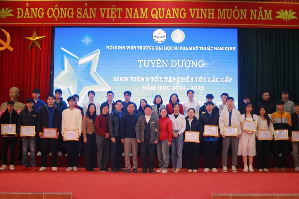 Trường Đại học Sư phạm Kỹ thuật Nam Định: Long trọng Lễ kỷ niệm 76 năm Ngày truyền thống HSSV và Tuyên dương "Sinh viên 5 Tốt" các cấp
