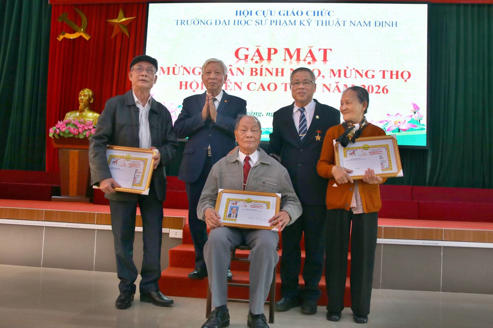 Hội Cựu giáo chức ĐH SPKT Nam Định gặp mặt mừng Xuân, mừng thọ 2026