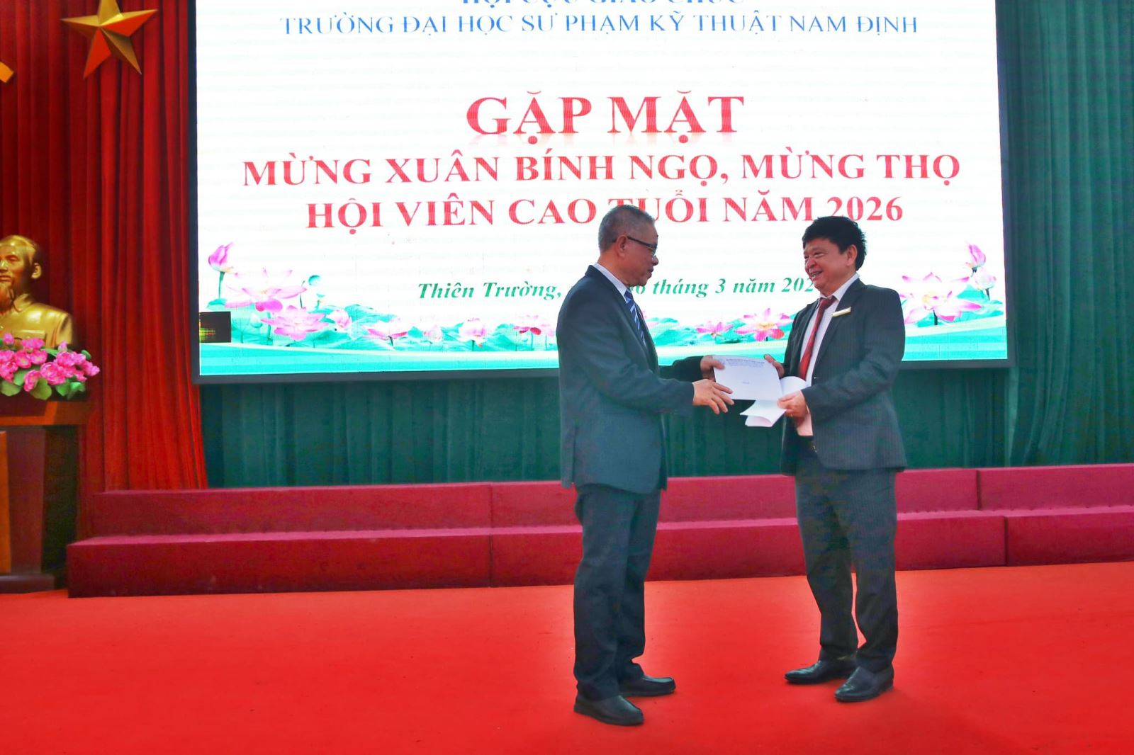 Hội Cựu giáo chức ĐH SPKT Nam Định gặp mặt mừng Xuân, mừng thọ 2026