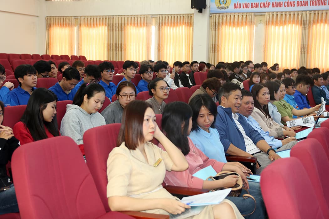 Hội trường buổi tập huấn