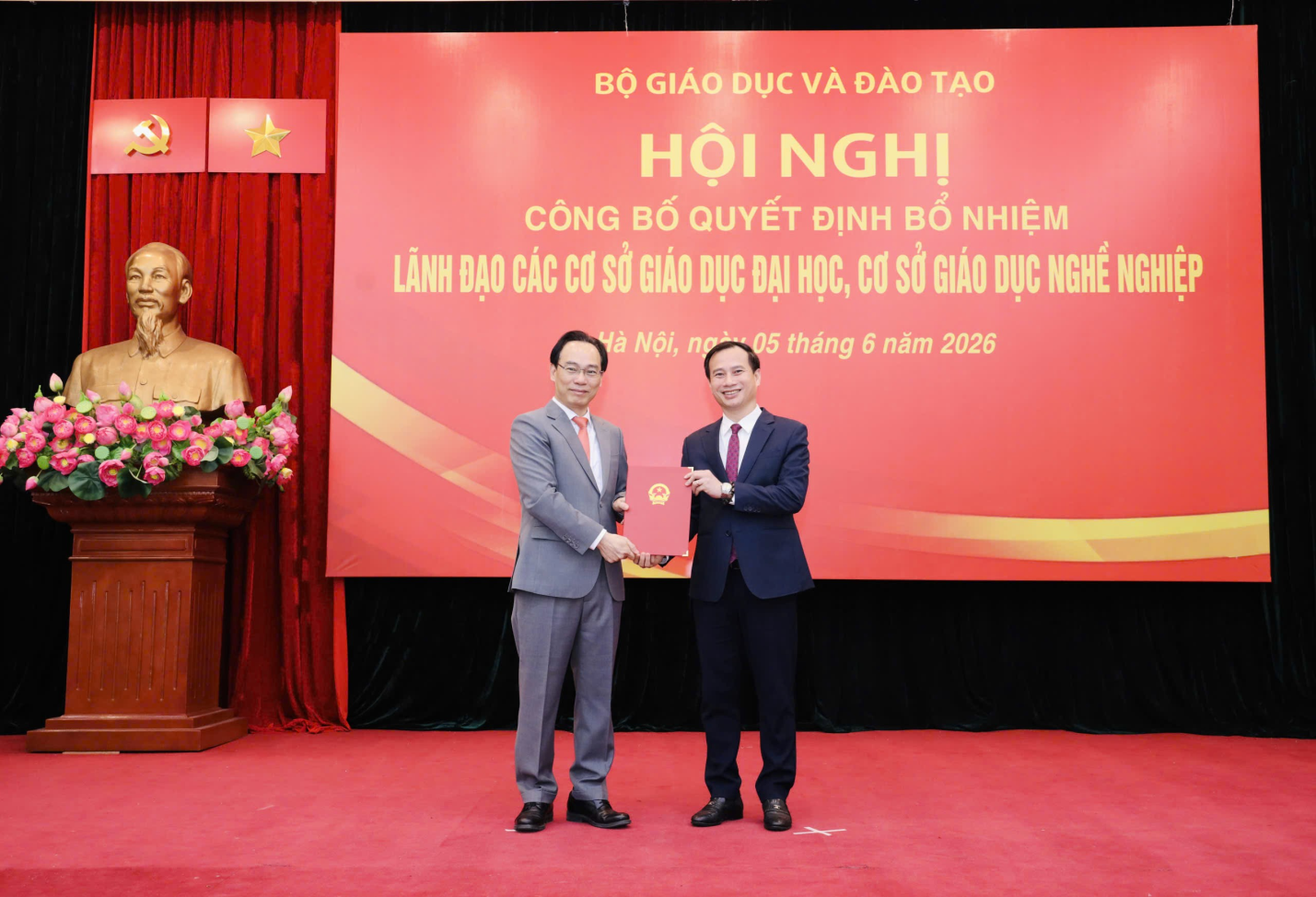 Chúc mừng tân Hiệu trưởng Trường Đại học SPKT Nam Định - GS.TS Nguyễn Huy Bằng