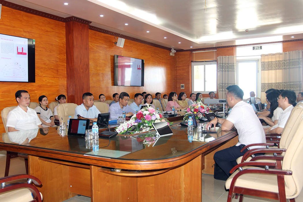 Toàn cảnh buổi làm việc về giải pháp chuyển đổi số giữa Trường ĐH Sư phạm Kỹ thuật Nam Định và Học viện Công nghệ Bưu chính Viễn thông sáng ngày 24/6/2026.