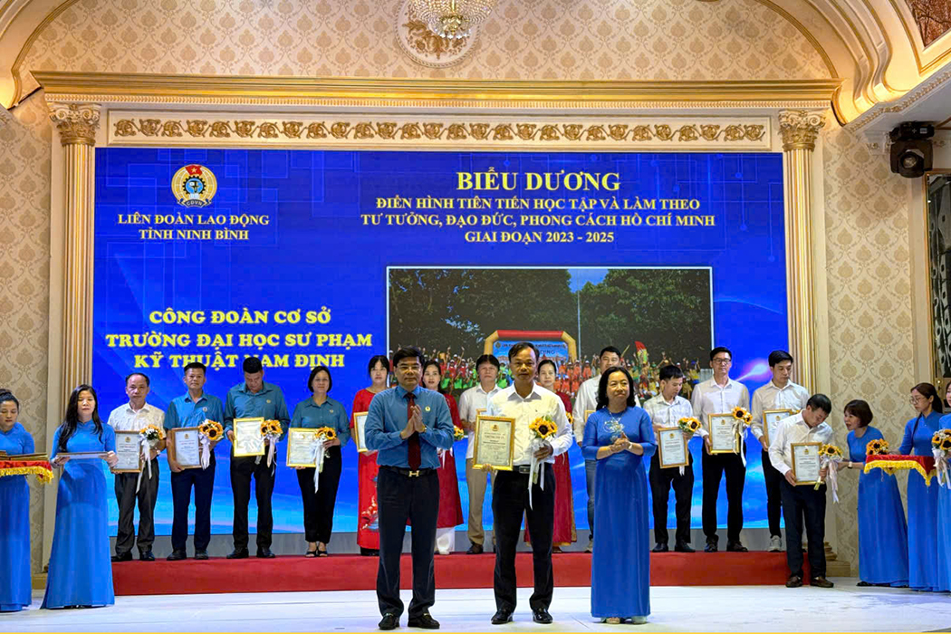 Công đoàn ĐH Sư phạm Kỹ thuật Nam Định nhận bằng khen điển hình tiên tiến