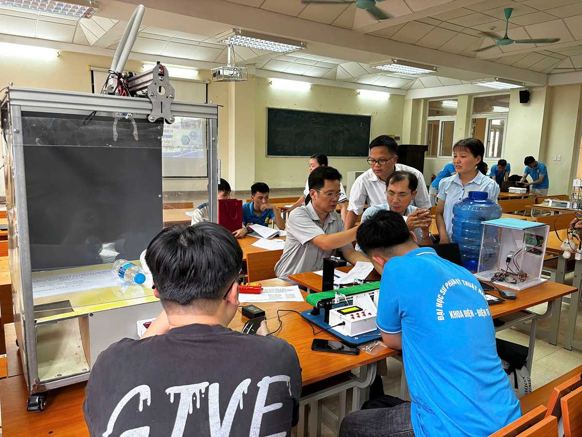 42 mô hình tranh tài tại Vòng sơ khảo Hội thi Sáng tạo kỹ thuật Khoa Điện - Điện tử lần thứ XIV