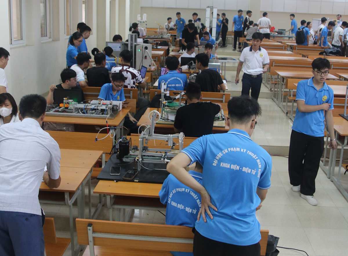 42 mô hình tranh tài tại Vòng sơ khảo Hội thi Sáng tạo kỹ thuật Khoa Điện - Điện tử lần thứ XIV