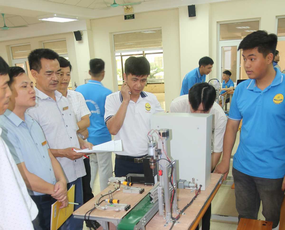 42 mô hình tranh tài tại Vòng sơ khảo Hội thi Sáng tạo kỹ thuật Khoa Điện - Điện tử lần thứ XIV