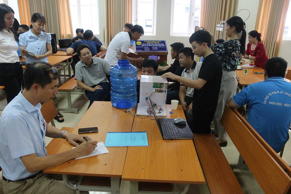 42 mô hình tranh tài tại Vòng sơ khảo Hội thi Sáng tạo kỹ thuật Khoa Điện - Điện tử lần thứ XIV