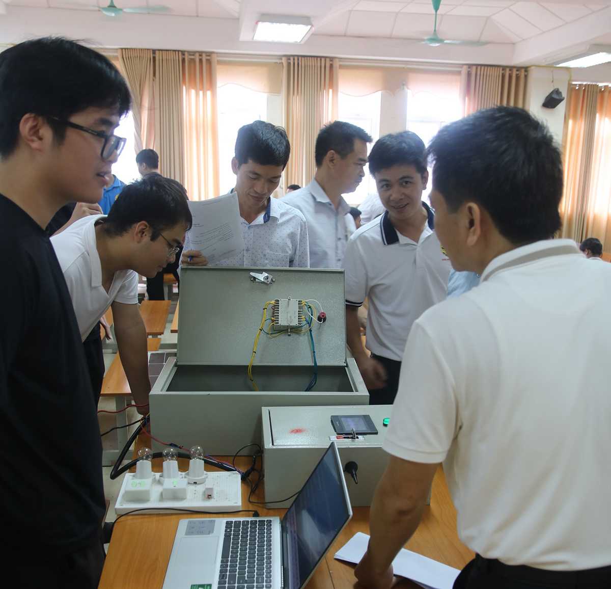 42 mô hình tranh tài tại Vòng sơ khảo Hội thi Sáng tạo kỹ thuật Khoa Điện - Điện tử lần thứ XIV