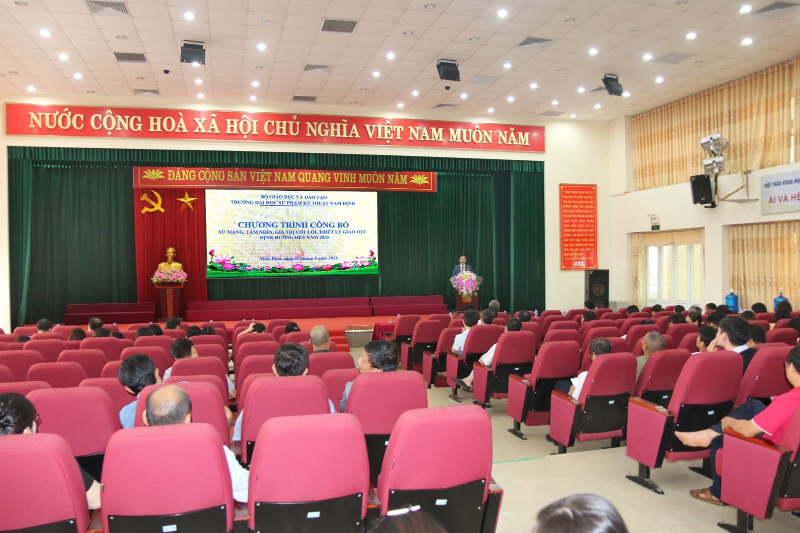 ToToàn cảnh Hội nghị