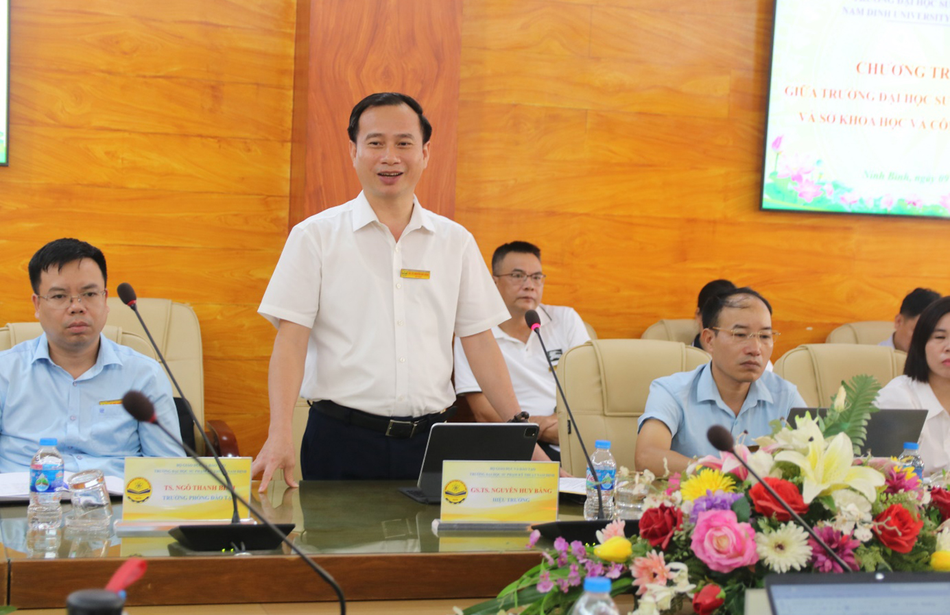 GS.TS Nguyễn Huy Bằng, Bí thư Đảng ủy, Hiệu trưởng Nhà trường phát biểu