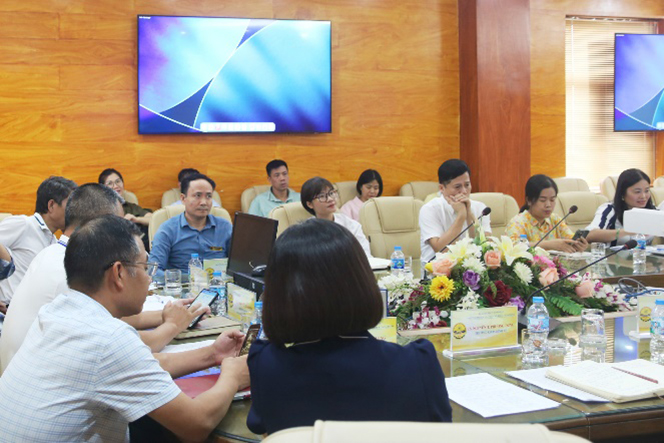 Các đại biểu trao đổi về định hướng nghiên cứu, công nghệ và không gian đổi mới sáng tạo