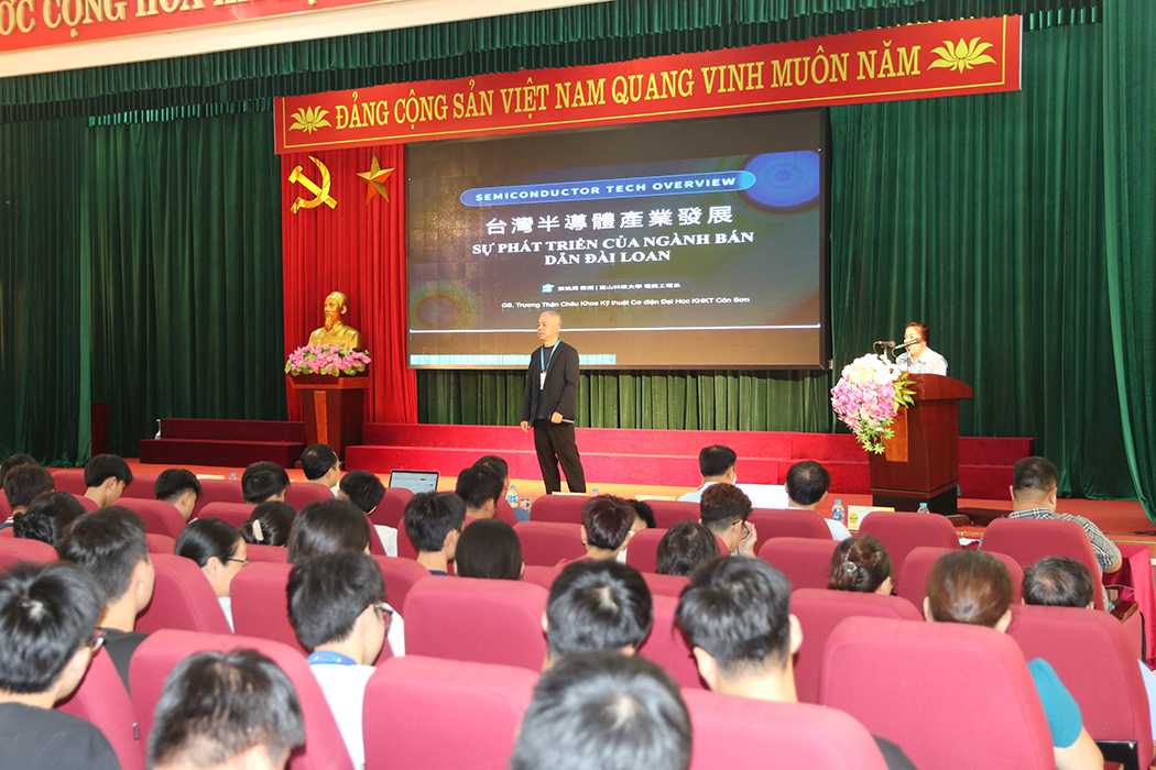 GS. Trương Thận Châu chia sẻ về xu hướng phát triển của công nghệ bán dẫn và cơ hội dành cho sinh viên