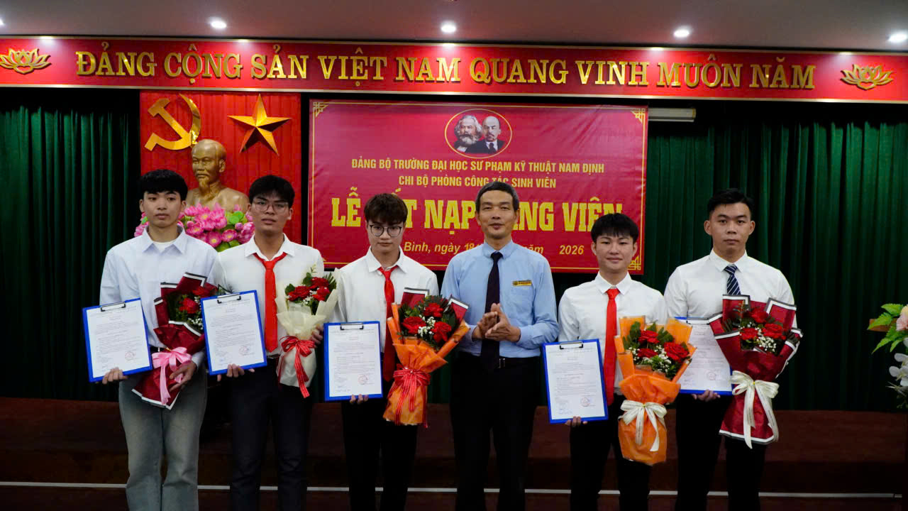 Tuổi trẻ vào Đảng - Dấu mốc trưởng thành của 05 sinh viên ưu tú