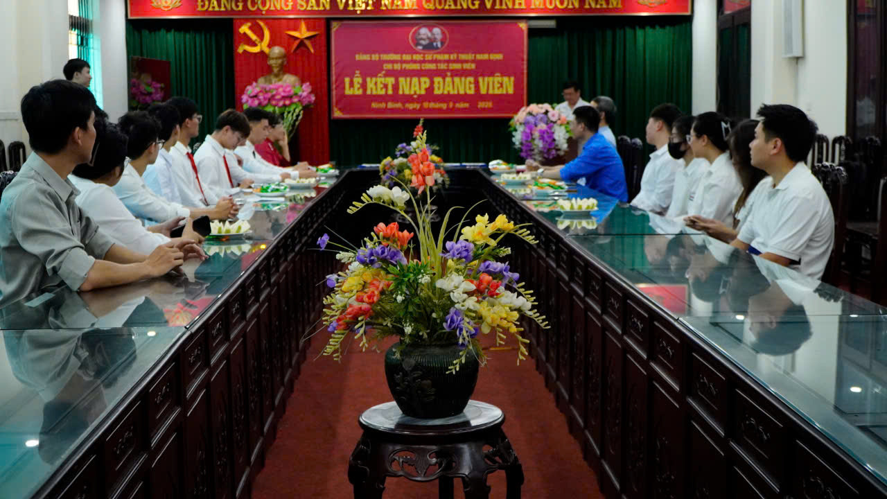 Toàn cảnh lễ Kết nạp Đảng viên