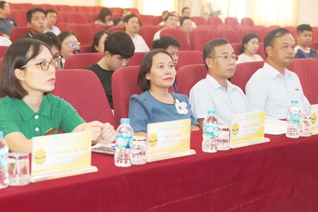 Đại biểu và học viên tại chương trình