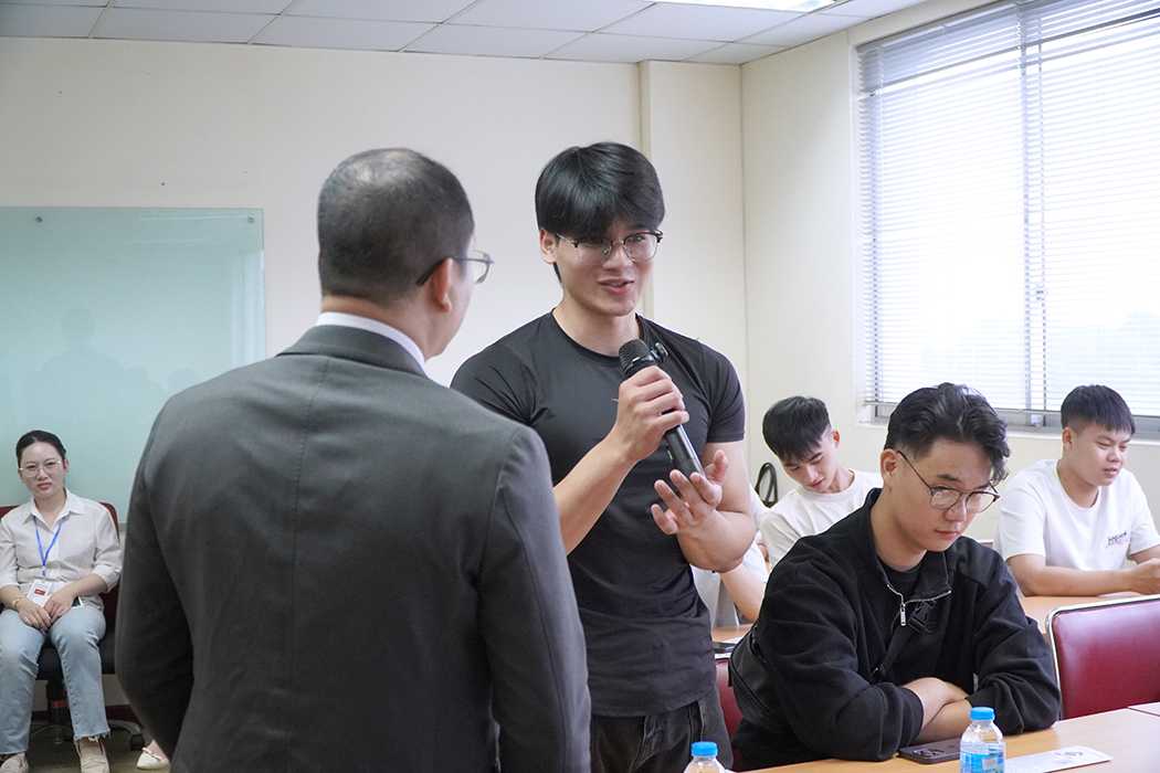 Sinh viên Nhà trường hào hứng thảo luận tại Hội thảo